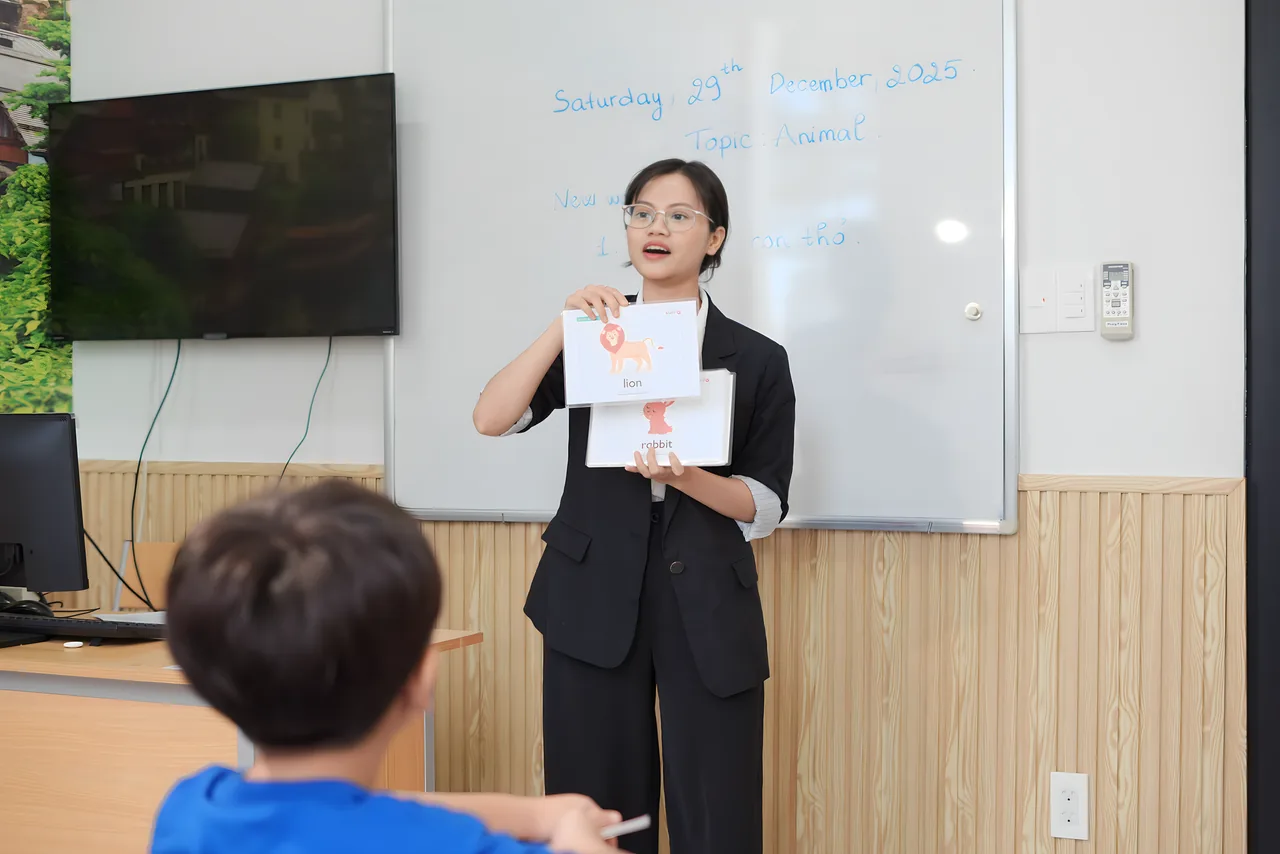 Học viên tham gia hoạt động tương tác tại lớp Happy Kids.