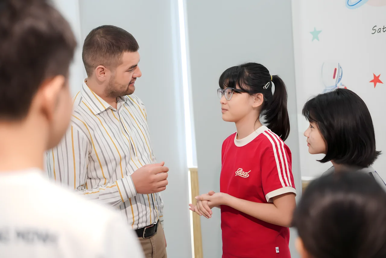 Hoạt động học tập tại lớp Happy Kids