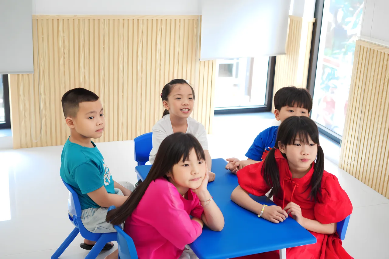 Hoạt động học tập tại lớp Happy Kids